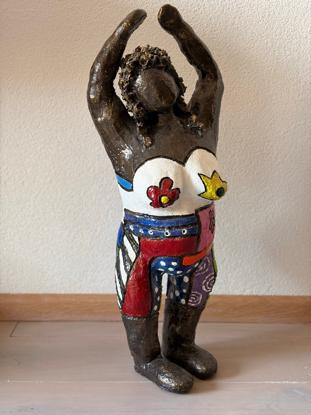 Keramiek Vrolijk gekleurd beeld van een dikke dame, Ophalen, 20 - 50 cm, Beeld, Composieten