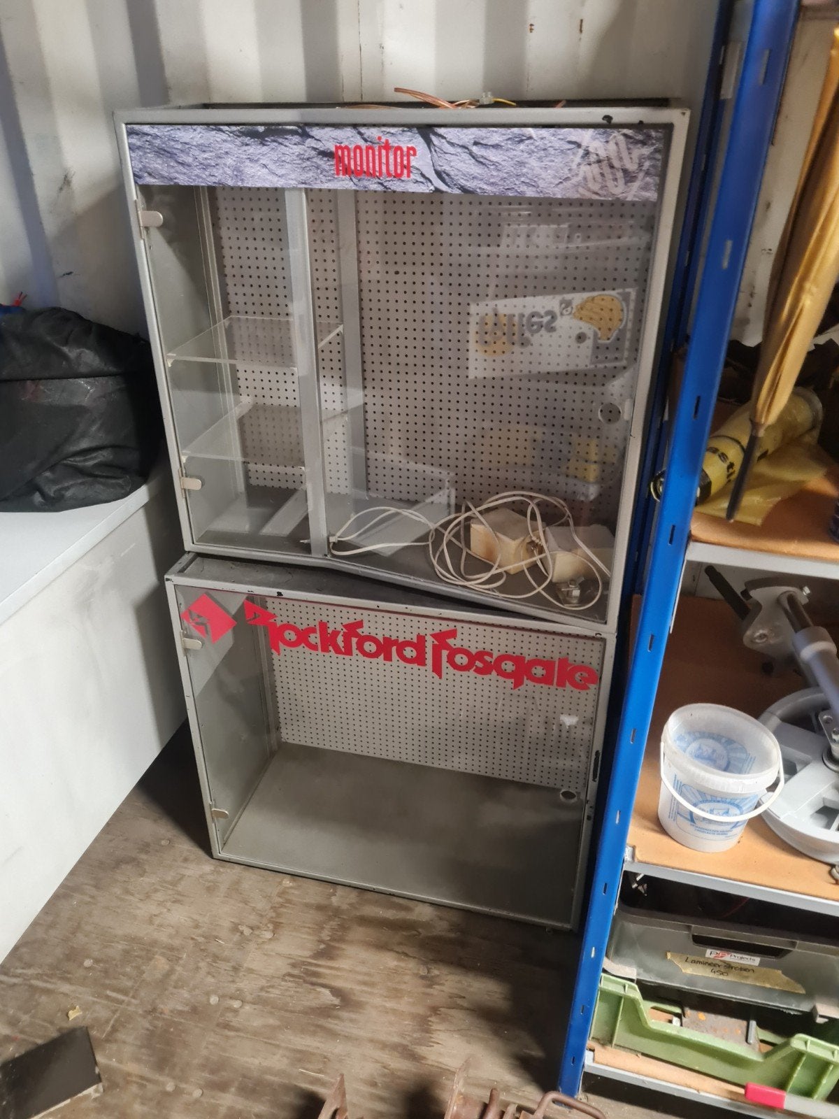 2 opbergkasten € 50 euro rockford fosgate en monitor, Ophalen