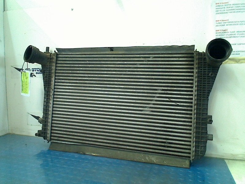 Radiateur Volkswagen Passat (3C2) (2005-03/2010-07), Auto-onderdelen, Gebruikt, Volkswagen, Volkswagen AG, Kundenbetreuung@volkswagen.de