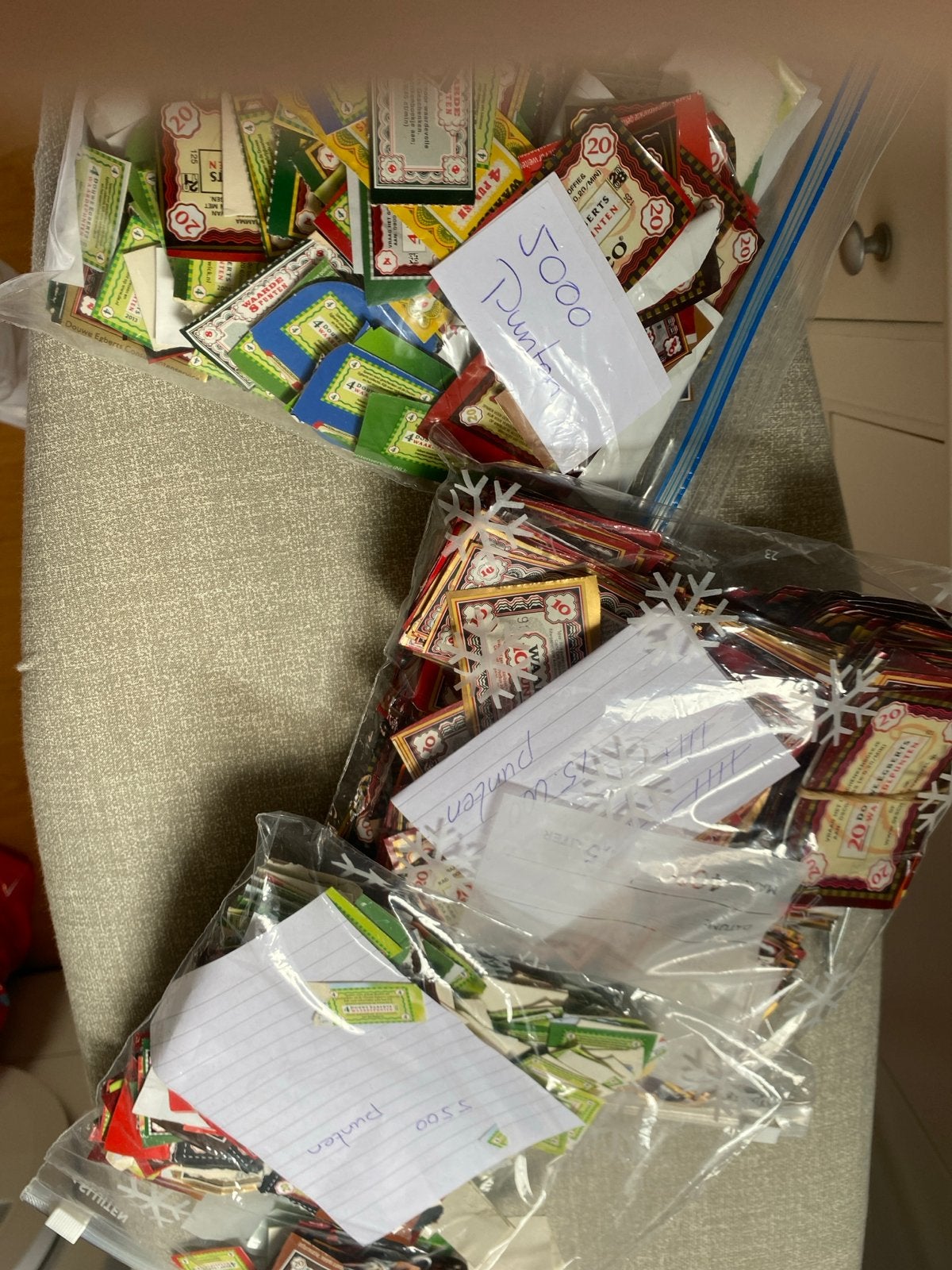 Grote partij 25.500 spaarzegels/punten Douwe Egberts, Hobby en Vrije tijd, Spaarzegeltjes, Ophalen, Koffie of Thee, Zegels, Bonnen of Punten