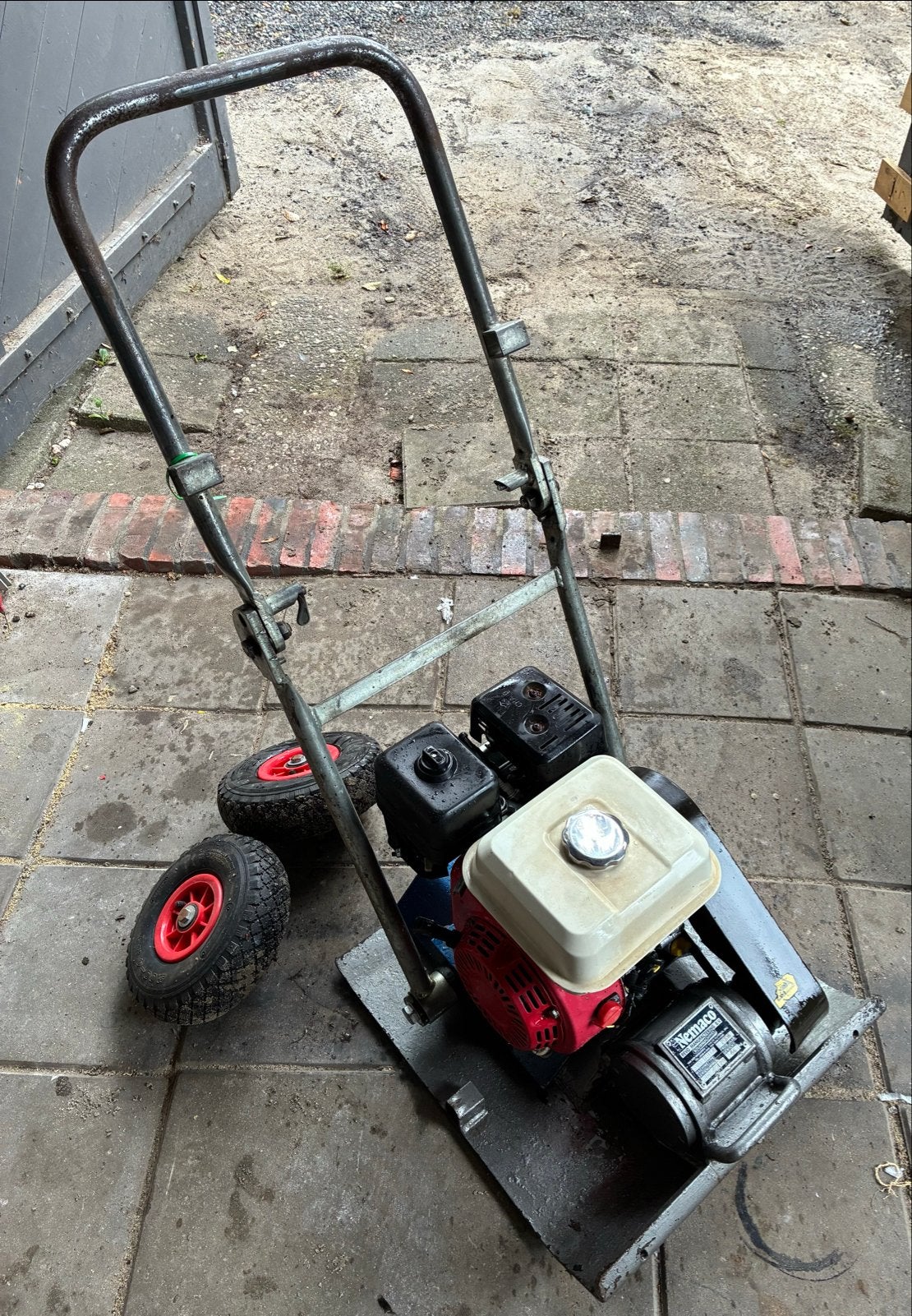 Revo-Quick trilplaat bj2006 - verdichter, Ophalen, Gebruikt