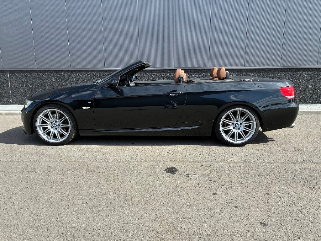BMW 325i Cabrio E93 | M-pakket | 19” | Automaat | Leder, Achterwielaandrijving, Cabriolet, 4 stoelen, Bruin