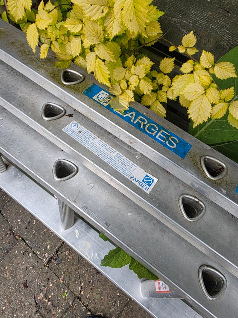 Zarges Z200 3x9 Treden Uitschuifladder, Doe-het-zelf en Verbouw, Ladders en Trappen, Ophalen of Verzenden, Gebruikt, 4 meter of meer