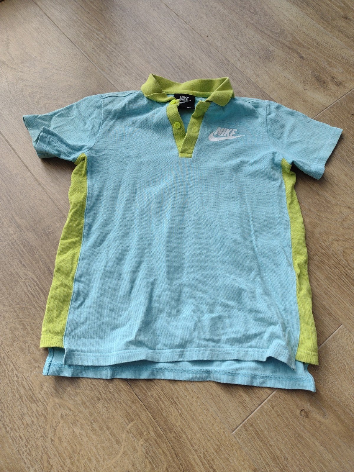Nike Kinder Polo Shirt Maat M - Lichtblauw/Groen, Ophalen, Gebruikt, Nike, Jongen of Meisje