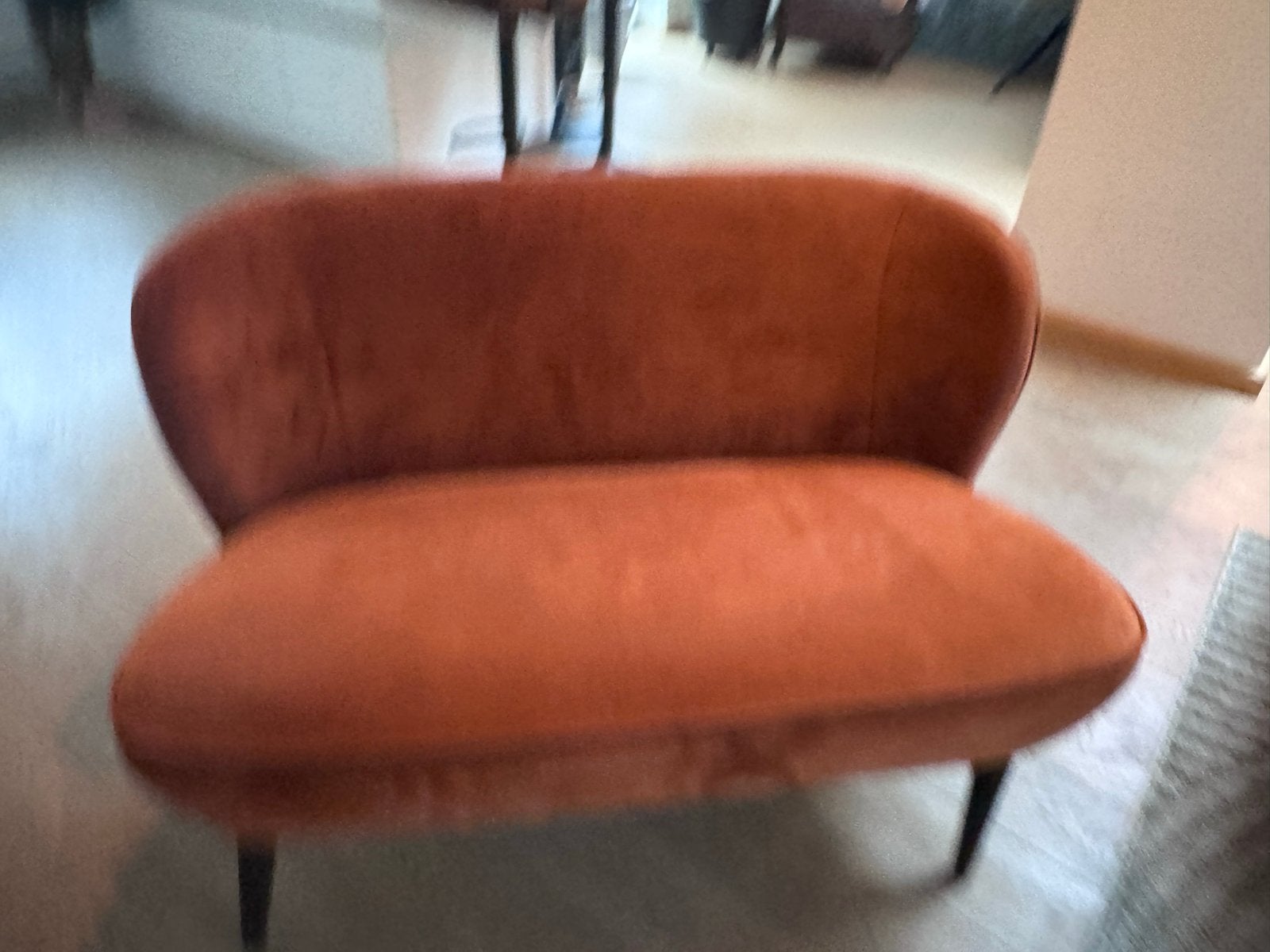 Comfortabele kindersofa in terracotta stof, Huis en Inrichting, Minder dan 75 cm, Tweepersoons, Ophalen of Verzenden, Zo goed als nieuw