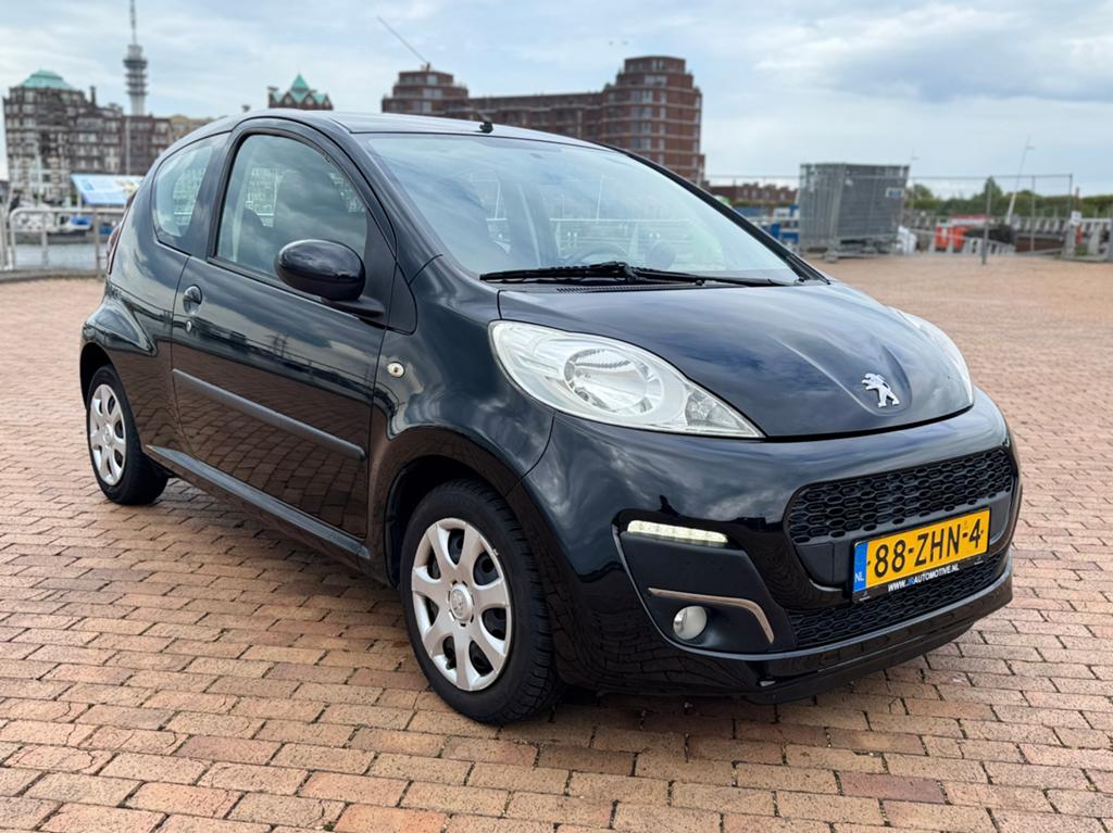Peugeot 107 1.0 12V E-vti 68PK 3DR 2012 Zwart LED AIRCO, Voorwielaandrijving, Stof, Metallic lak, Origineel Nederlands