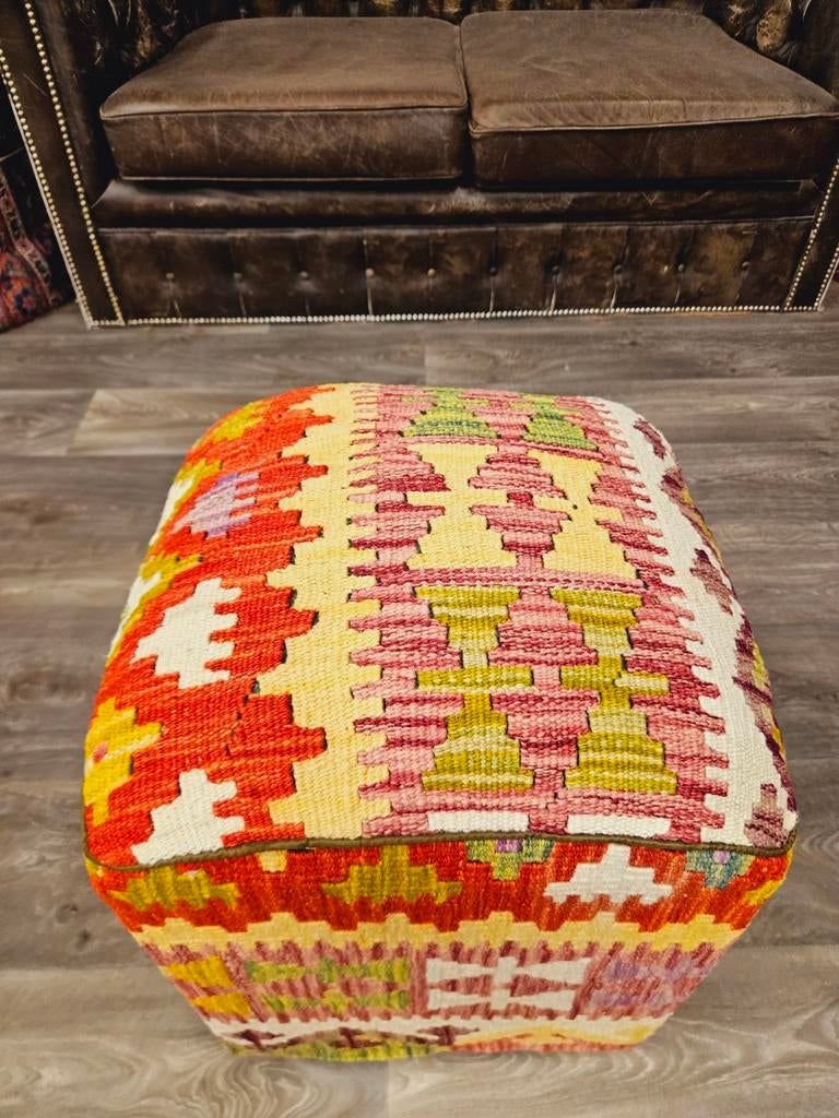 Handgemaakte Afghaanse Kelim pouf. Prachtige kleuren., Huis en Inrichting, Afghaans, Nieuw, Minder dan 50 cm, Ophalen of Verzenden