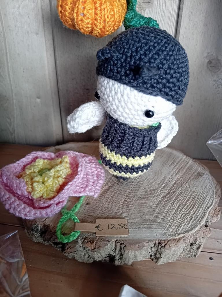 Gehaakte bijtje met bloem of honing cadeau set, Ophalen of Verzenden, Nieuw, Knutselwerk