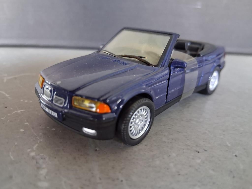 BMW 320 Cabriolet modelauto - Blauw, Hobby en Vrije tijd, Modelauto's | 1:43, Ophalen of Verzenden, Zo goed als nieuw, Auto, Overige merken