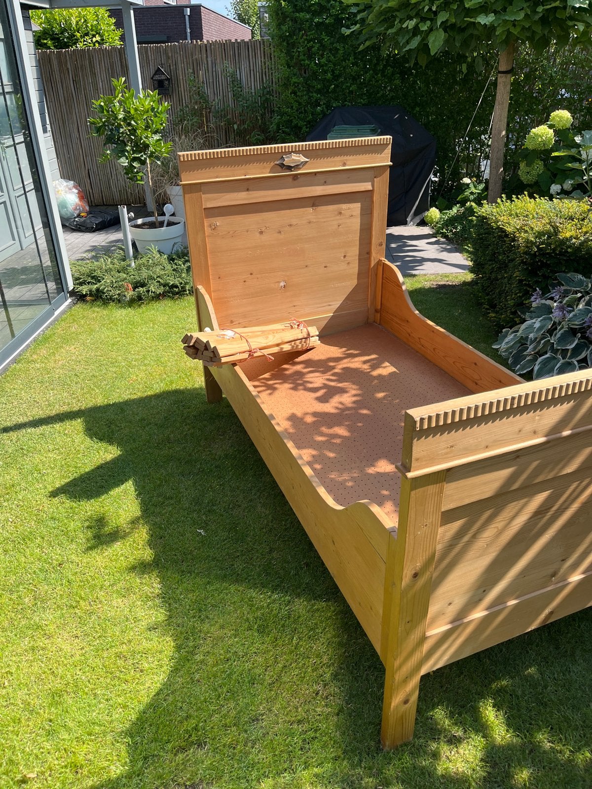 Antiek houten bedframe - Eenpersoons grenenhout, Ophalen