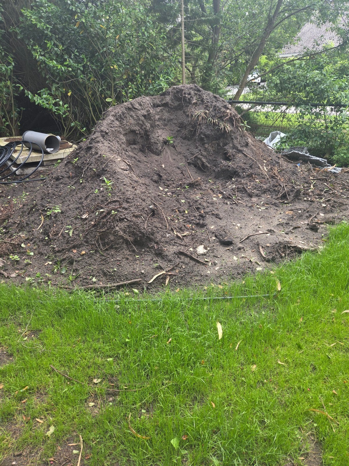 Grote berg grond/aarde te koop, Tuin en Terras, Zand, Ophalen of Verzenden, Gebruikt, Ophoogzand
