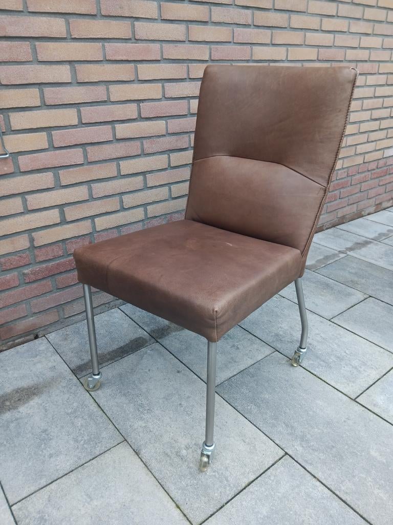 4 Bruine Lederen Eetkamerstoelen met Wieltjes, Ophalen, Gebruikt, Bruin, Leer