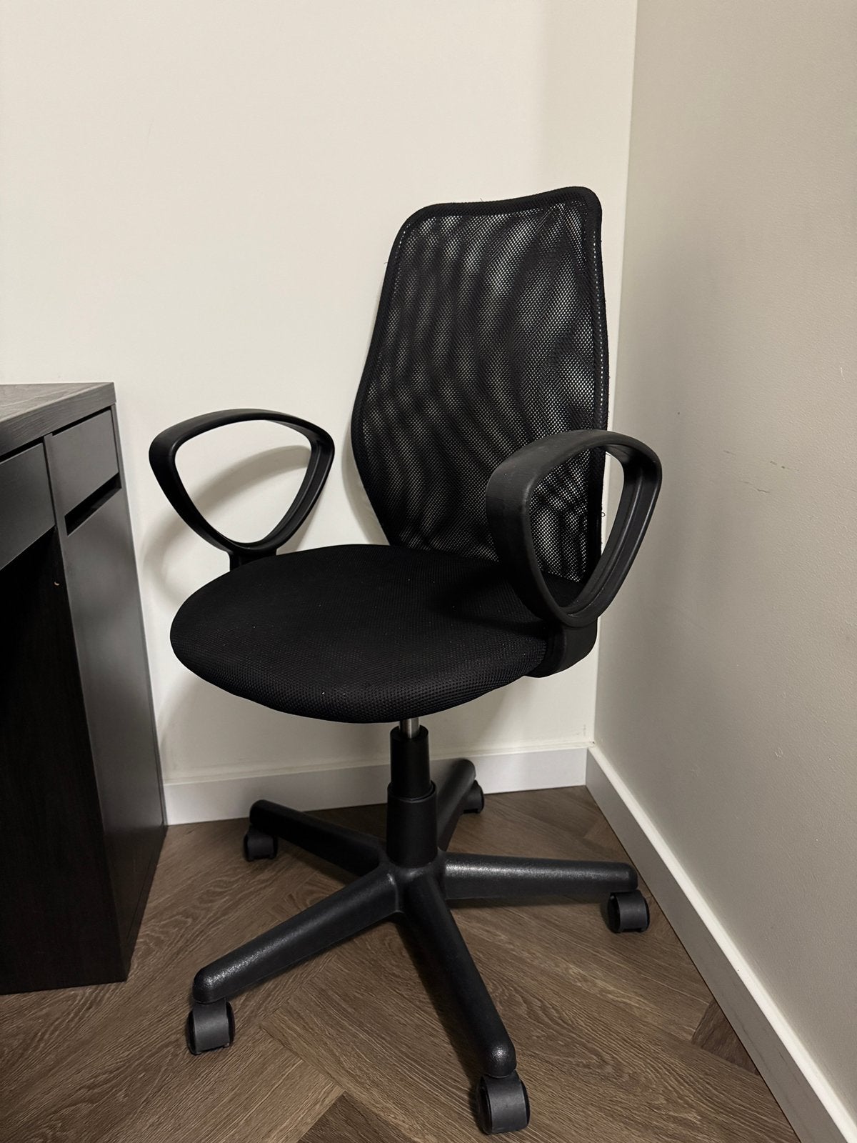 Foto 6 van IKEA MICKE bureau + RENBERGET stoel + 2x KALLAX zwartbruin
