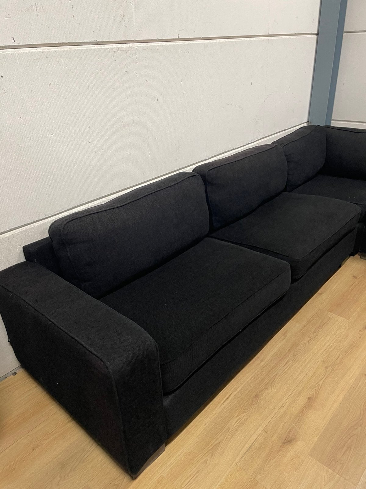 Foto 3 van Mooie luxe moderne grote zwarte hoekbank - GEREINIGD!!!