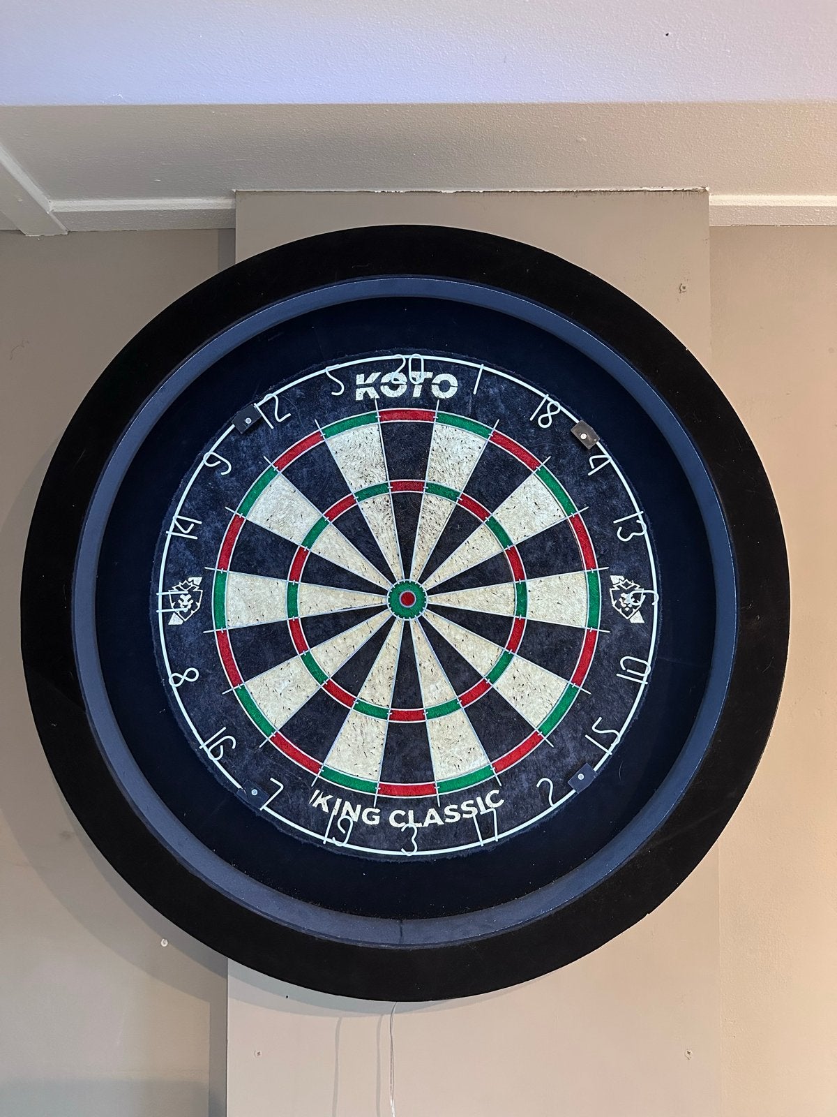 Compleete set! Dartbord, LED-ring, surround & dartmat, Ophalen, Zo goed als nieuw, Dartbord