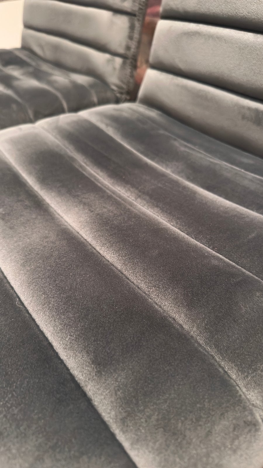 Set of 4 velvet grey dining chairs from Kick Collection, Huis en Inrichting, Stoelen, Ophalen, Gebruikt, Vier, Stof