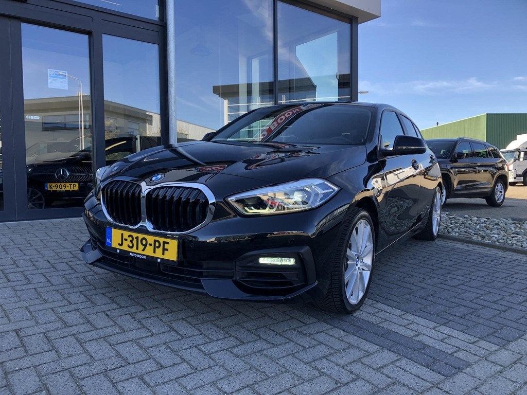 BMW 1-serie 118i 140PK : APPCARPL/NAVI/1e EIG /DIGI-PACK/LED, Auto's, Stof, Gebruikt, Zwart, Origineel Nederlands