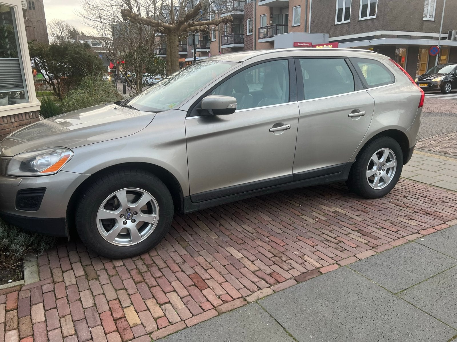 Volvo XC60 D4* •export• 163pk AWD Geartronic 2011, Automaat, Euro 5, 15 km/l, Beige