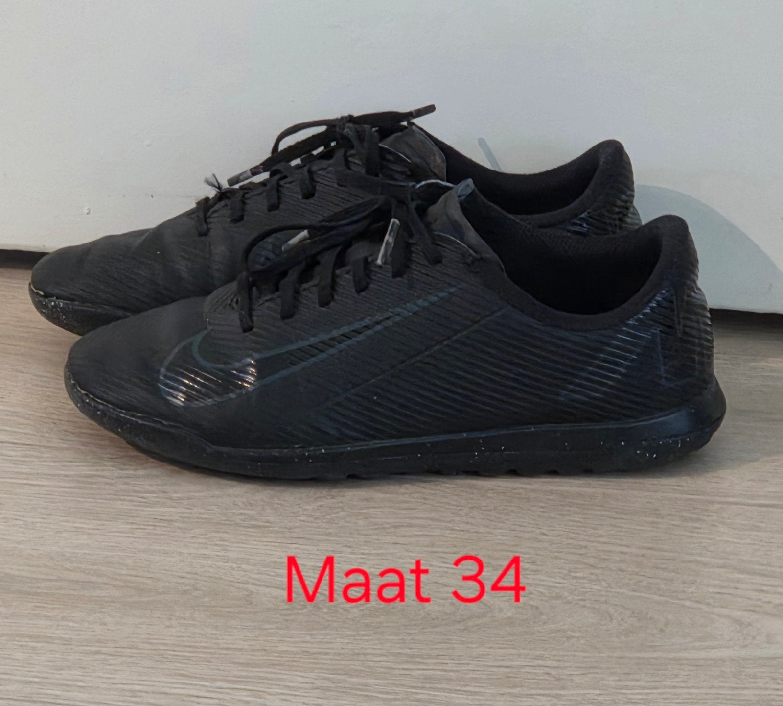 Nike maat 34 en 35 - Zwart, Maat XS of kleiner, Ophalen of Verzenden, Gebruikt, Schoenen