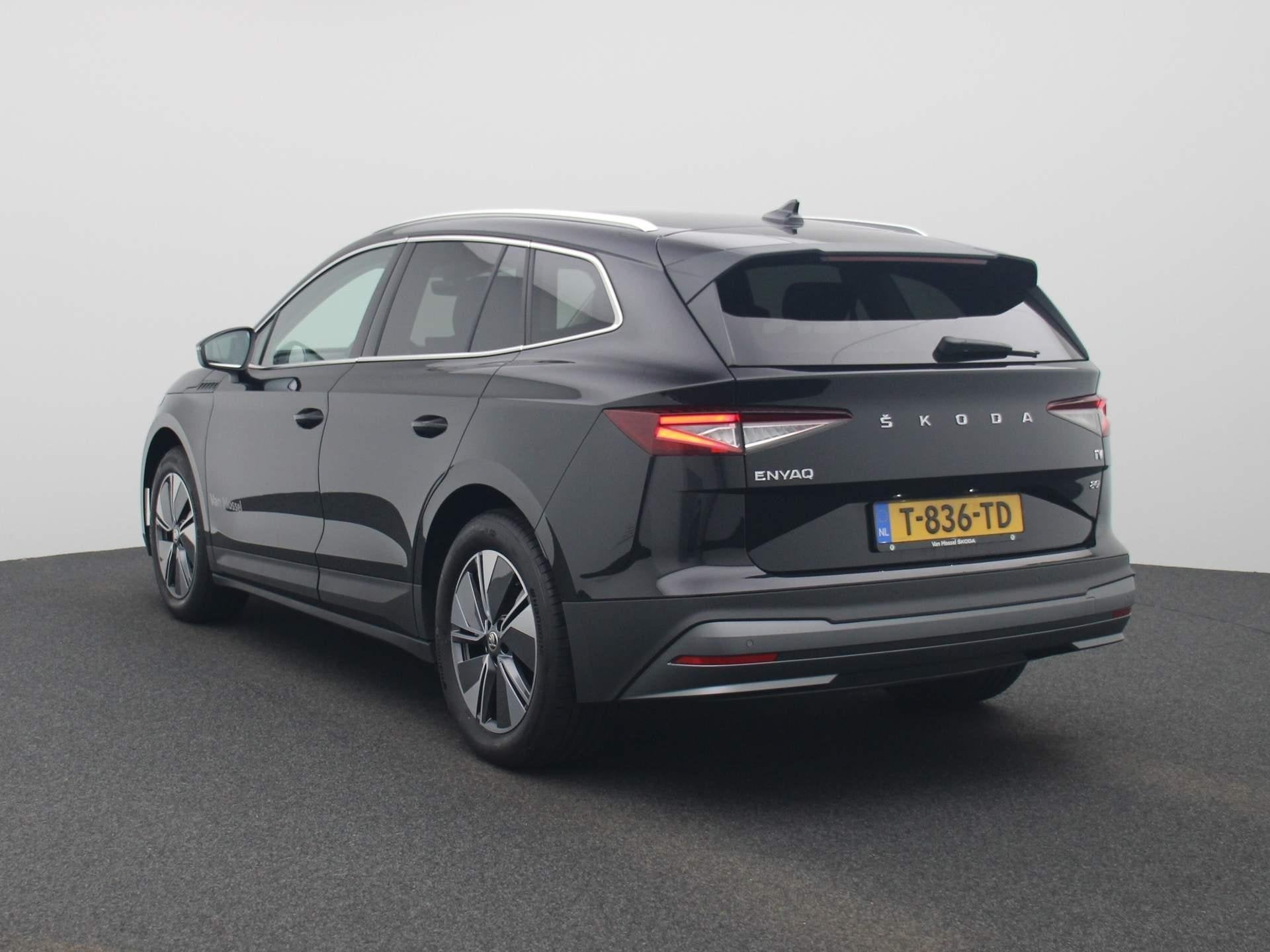 Skoda Enyaq iV 80 77 kWh 204 PK | Automaat | LED Koplampen |, Auto's, 12 maanden, Achterwielaandrijving, Leder en Stof, Zwart
