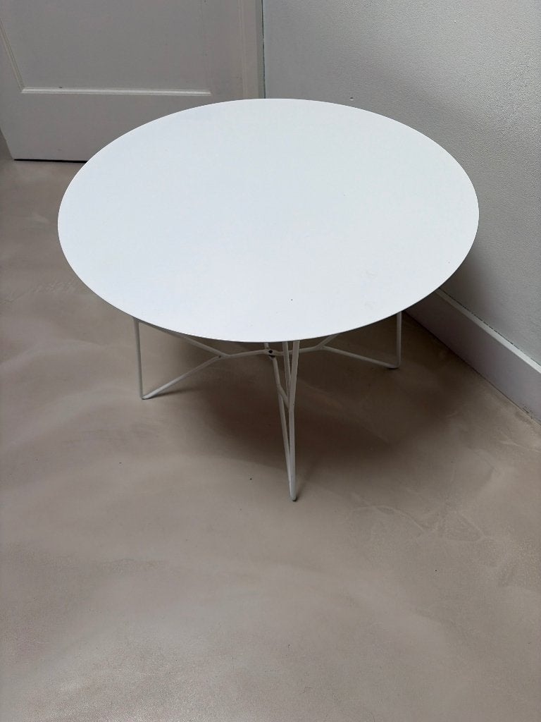 Bijzettafel  metaal, Huis en Inrichting, Tafels | Bijzettafels, Minder dan 55 cm, Metaal of Aluminium, Design look door voet, Rond