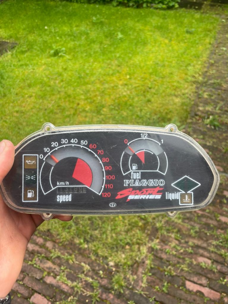 Piaggio Typhoon 125cc LC km teller + inc. Kabelboom, Fietsen en Brommers, Brommeronderdelen | Scooters, Ophalen of Verzenden, Zo goed als nieuw