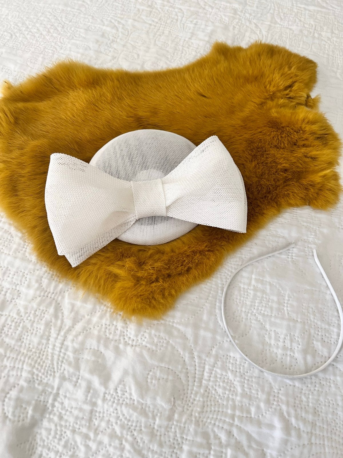 Chic wit dames/meisjes fascinator dopje,witte hoed met strik, Ophalen of Verzenden, Nieuw, One size fits all