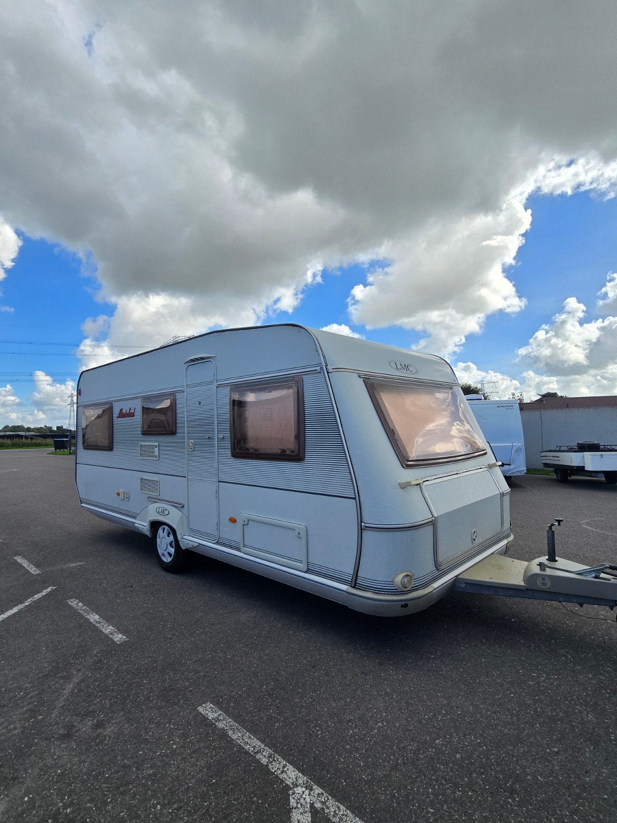 LMC 495 MUNSTERLAND € 8.500,-, Caravans en Kamperen, Luifel, Rondzit, 2 aparte bedden, Bedrijf