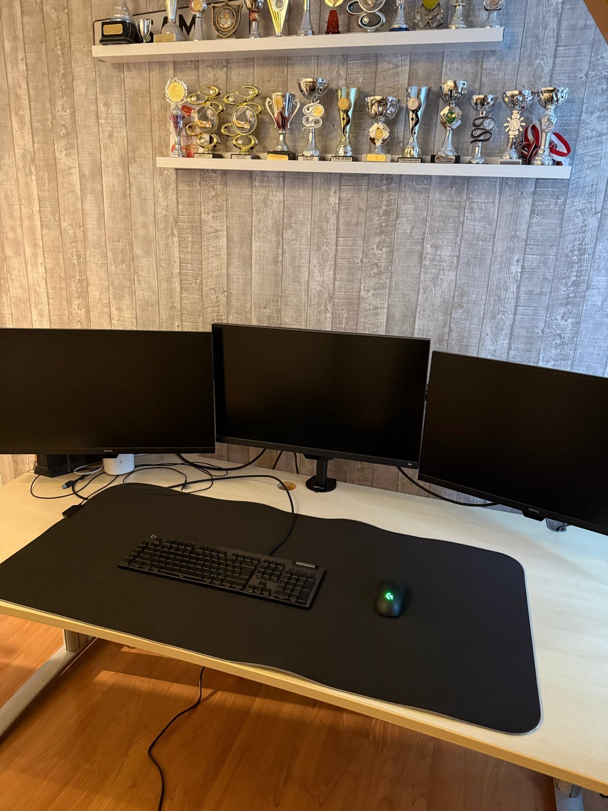 Krachtige Gaming PC met 3 monitoren en RGB-verlichting, Computers en Software, Desktop Pc's, Ophalen of Verzenden, Zo goed als nieuw