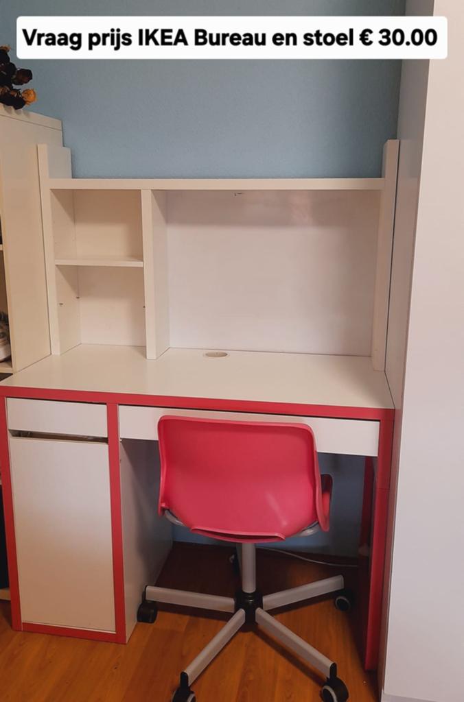Ikea bureau met stoel, Huis en Inrichting, Bureaus, Ophalen of Verzenden, Gebruikt, Schoolbureau