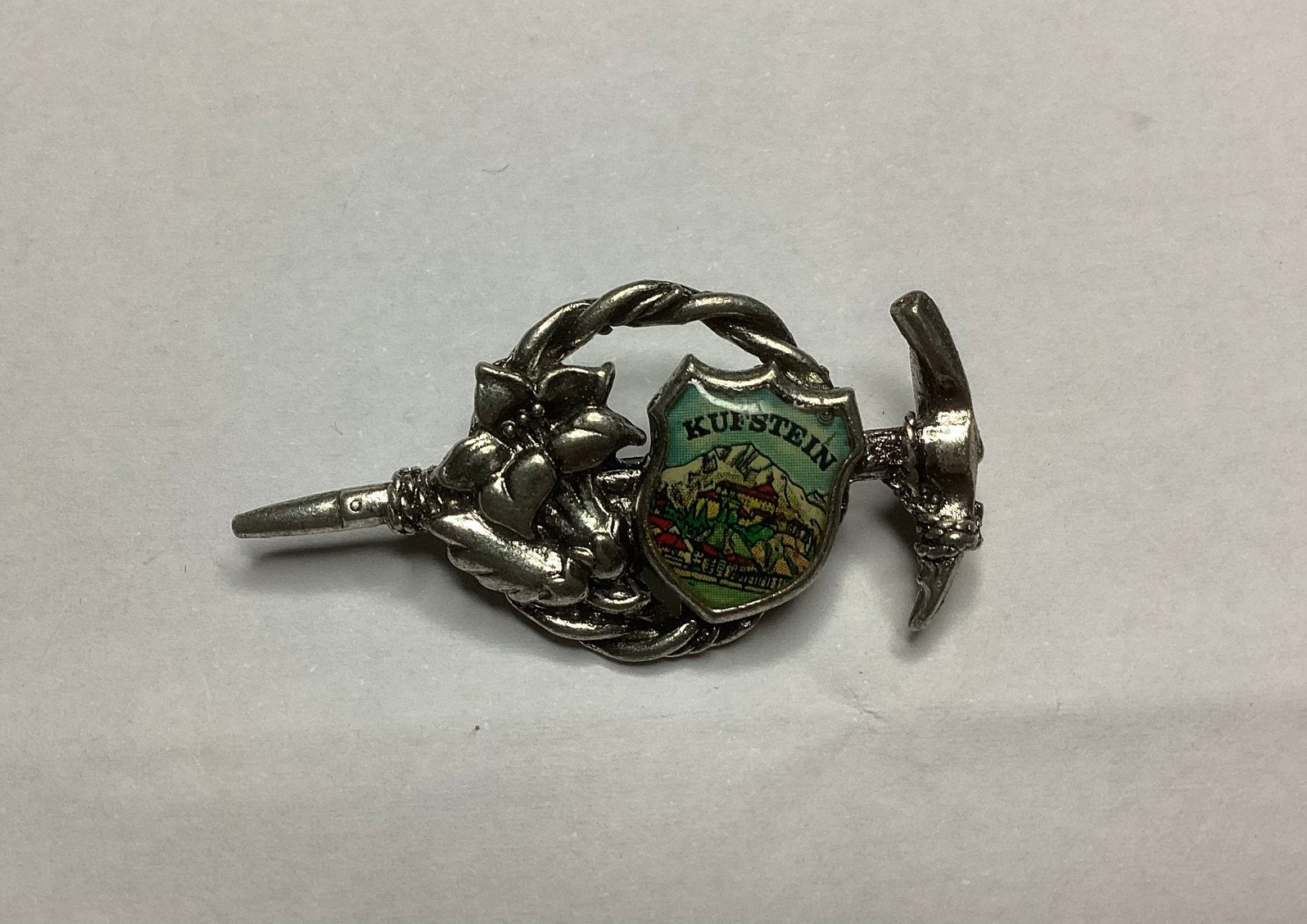 Zilverkleurige Vintage Kufstein Reverspeld, Broche., Overige materialen, 4 tot 7 cm, Gebruikt, Verzenden
