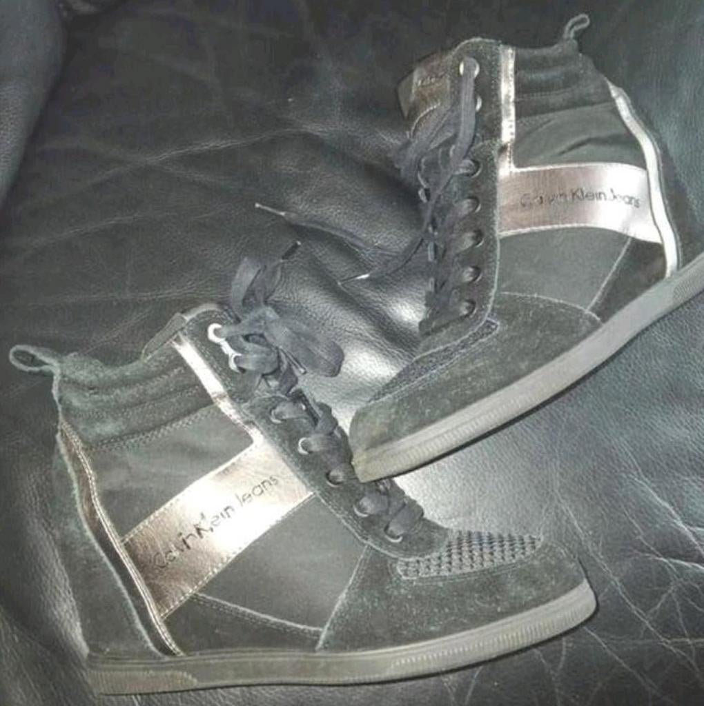 Mooie Kevin Klein maat 41  hoge sleehak, Kleding | Dames, Schoenen, Kevin Klein, Zwart, Ophalen of Verzenden, Sneakers of Gympen
