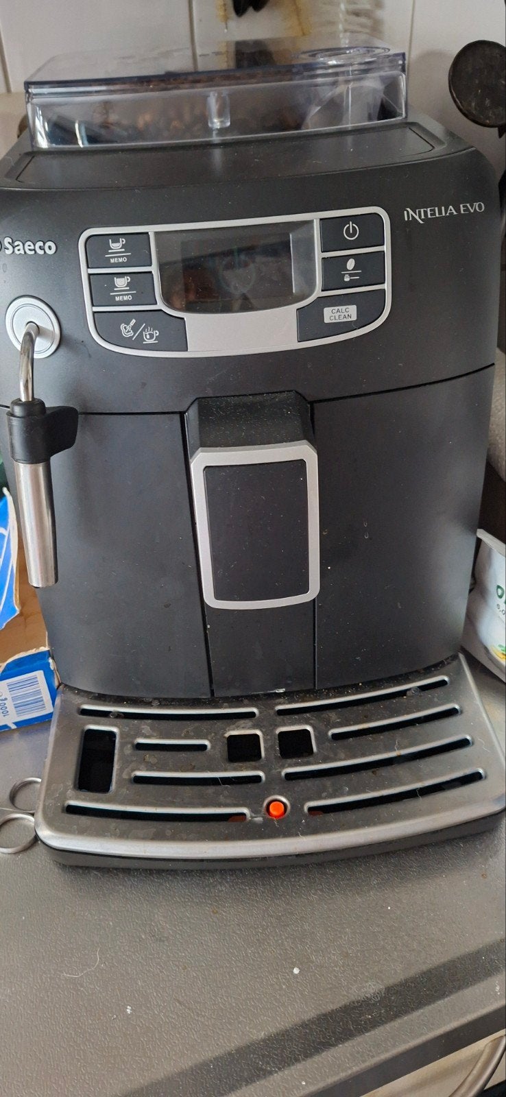 Saeco Intelia Evo volautomatische espressomachine, Ophalen of Verzenden, Espresso apparaat, Koffiebonen, Afneembaar waterreservoir