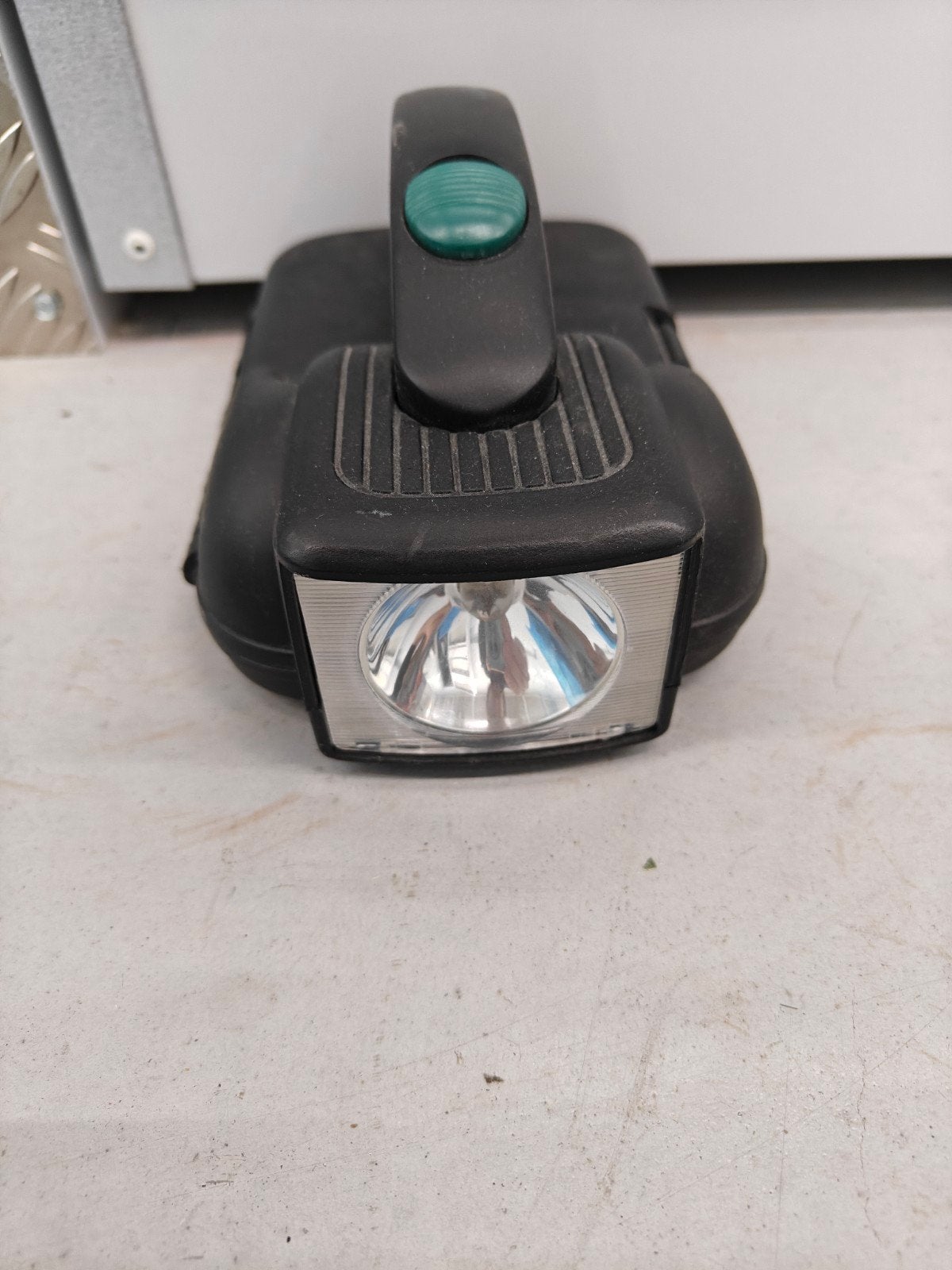 Lamp met een boortje erin, Ophalen