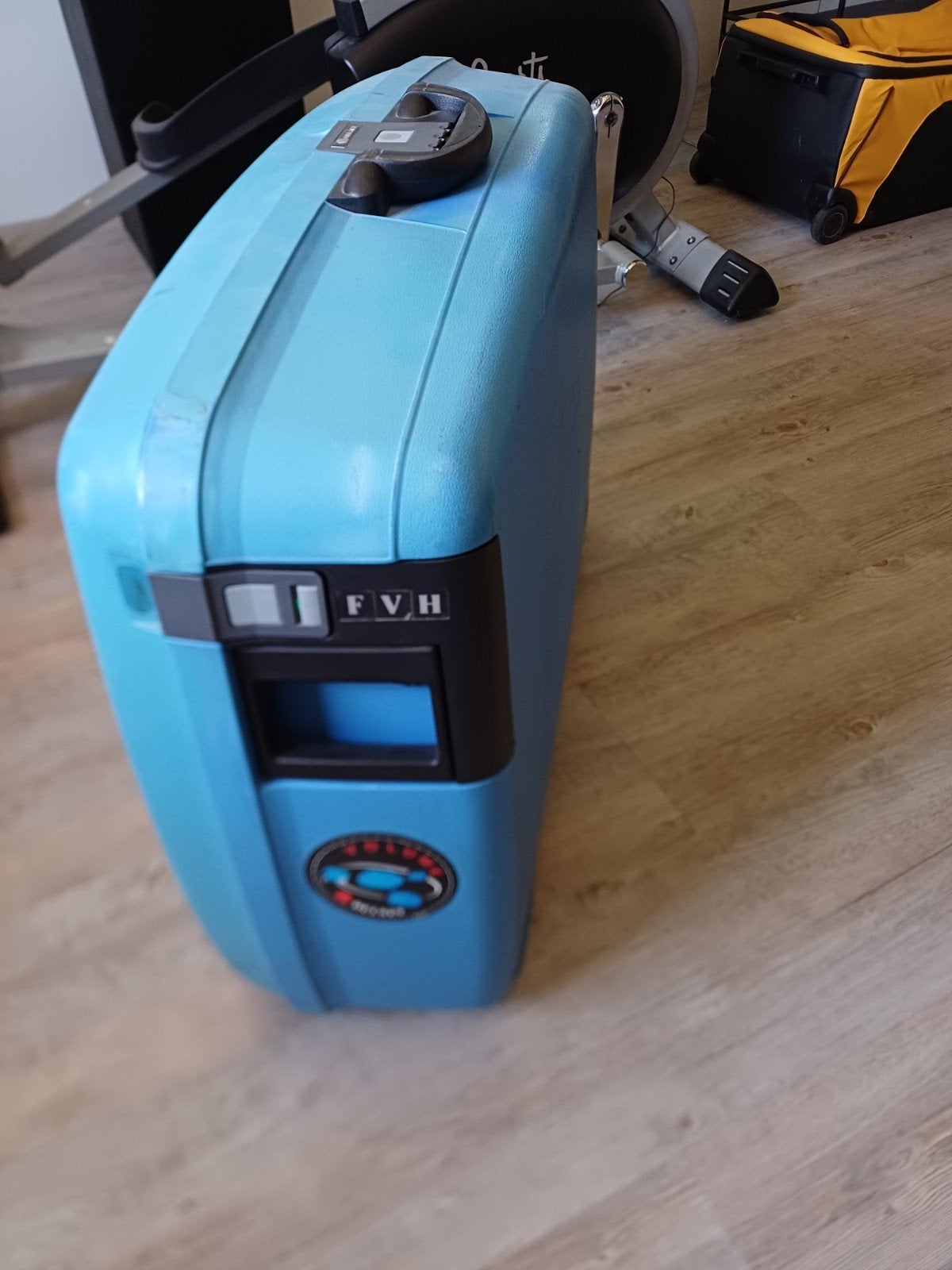 Stevige Delsey en een Samsonite koffer, met wieltjes en slot, Sieraden, Tassen en Uiterlijk, Koffers, Gebruikt, Hard kunststof