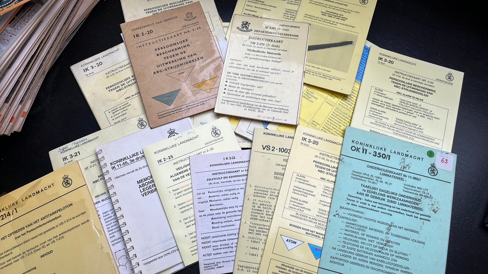 21 stuks instructie kaarten voorschriften onderhoudskaarten, Ophalen of Verzenden, Landmacht, Nederland