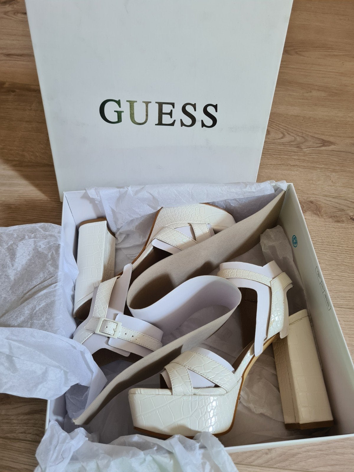 Guess plateau hakken maat 37, Guess, Wit, Nieuw, Ophalen of Verzenden