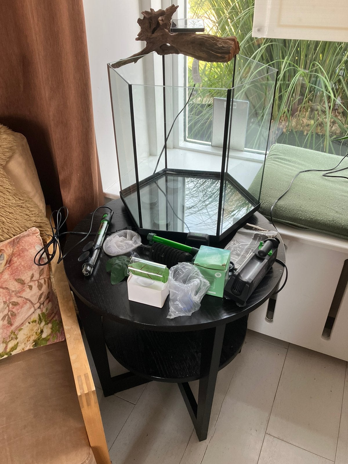 Compleet hexagon aquarium + tafel heel netjes, Ophalen of Verzenden, Zo goed als nieuw, Leeg aquarium