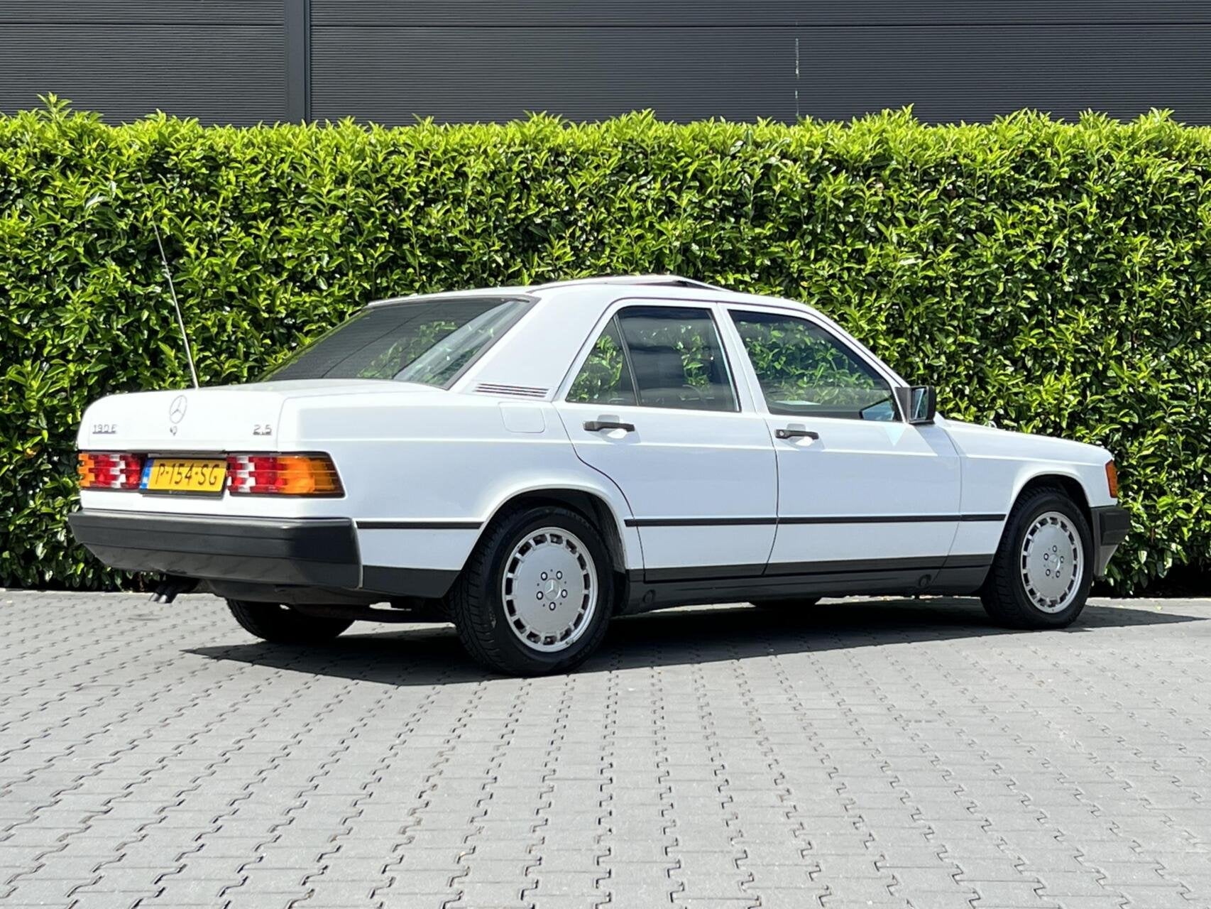 Mercedes 190-serie 2.6 E, PANORAMADAK, AIRCO, ELEKTRISCHE RA, Auto's, Achterwielaandrijving, Gebruikt, 2597 cc, 160 pk