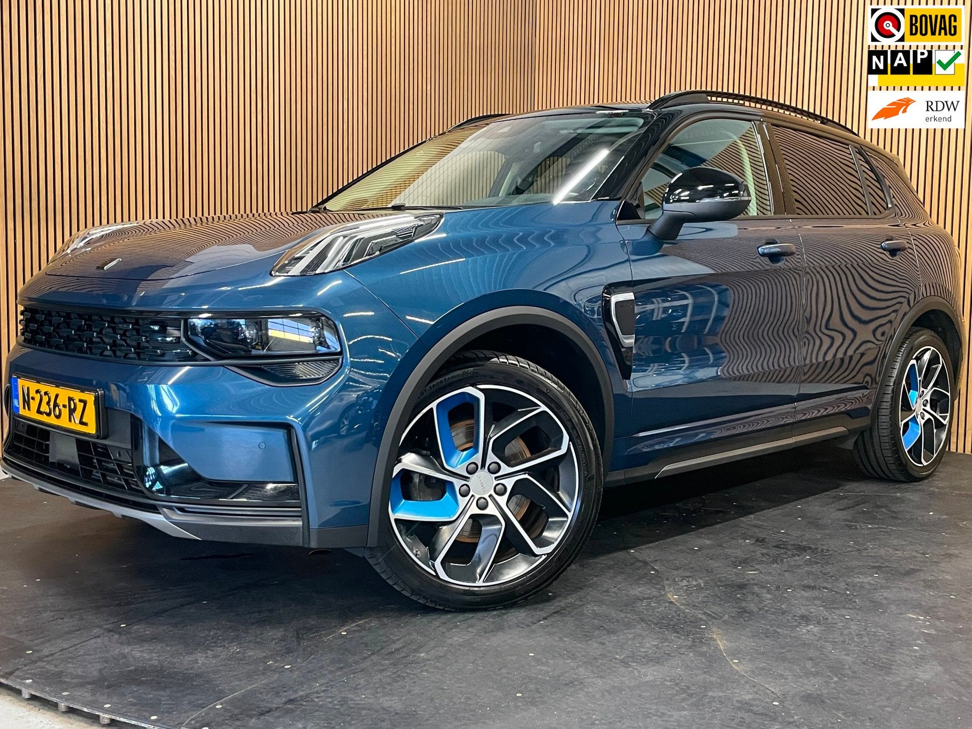 Lynk & Co 01 1.5|PHEV|BLACK|TREKHAAK|PANO|ACC|CAMERA|ANDROID, Stof, Blauw, 120 €/maand, Bedrijf