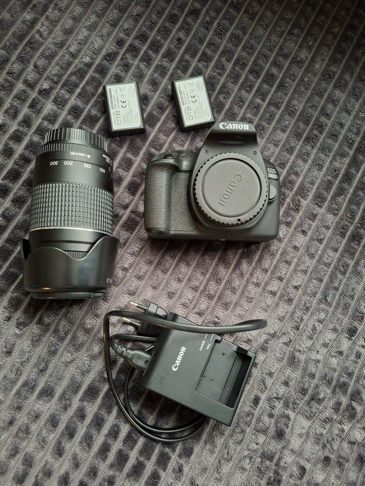 Canon EOS 2000D met 75-300mm lens en accessoires, Accu, Spiegelreflex, Canon, Ophalen of Verzenden