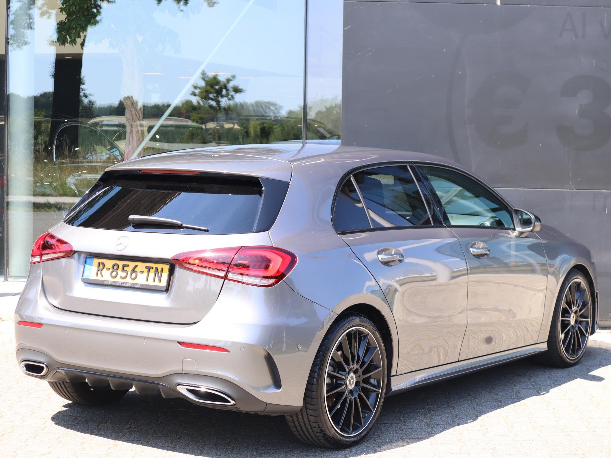 Mercedes-Benz A-klasse 180 AMG Line l Keyless l achteruitrij, Auto's, Dealer onderhouden, Gebruikt, 4 cilinders, Origineel Nederlands