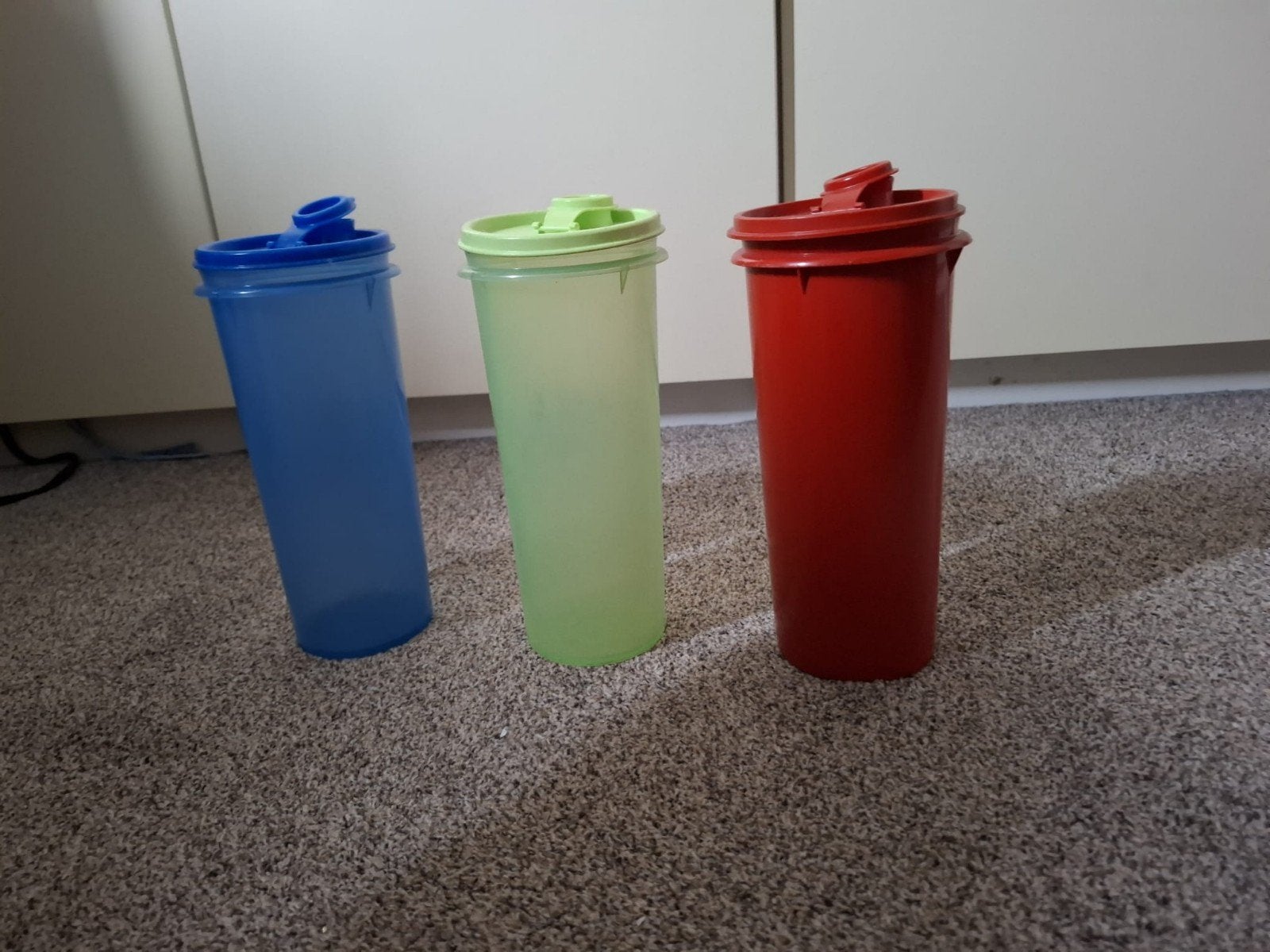 Set van 3 Tupperware drinkflessen/shakers, Gebruikt, Met deksel, Ophalen of Verzenden, Drinkfles
