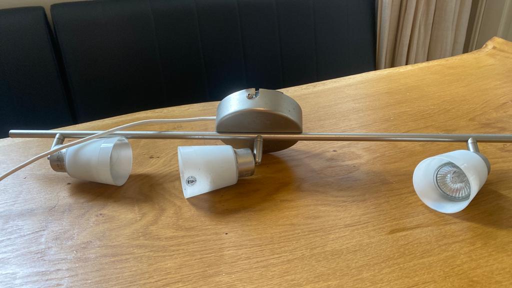 Ikea plafondlamp met 3 spots - Geborsteld metaal, Ophalen of Verzenden, Gebruikt, Metaal