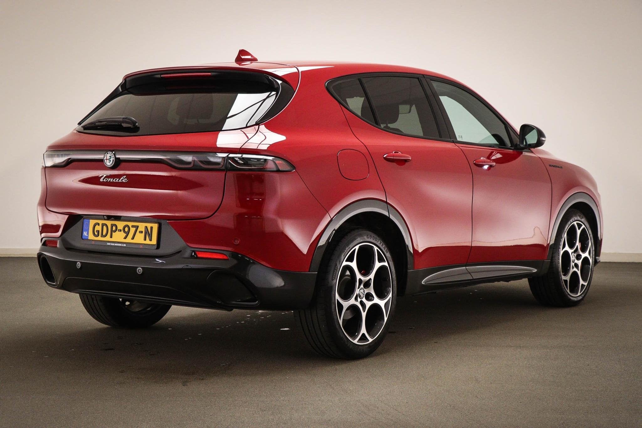 Alfa Romeo Tonale 1.5T Hybrid Edizione Speciale | LEDER / WI, Gebruikt, 4 cilinders, Leder, Bedrijf