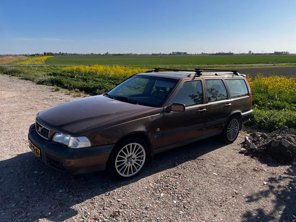 Volvo V70 2.5 XC 4WD AUT 1998 Bruin, Auto's, Volvo, Automaat, Bruin, Stationwagon, 2435 cc