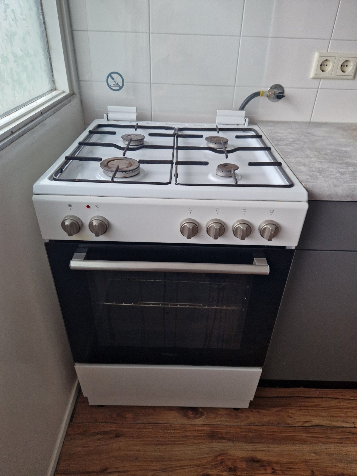 Pelgrim wit gasfornuis 4 pits met oven Zo goed als nieuw, Ophalen, Hete lucht, 4 kookzones, Zo goed als nieuw
