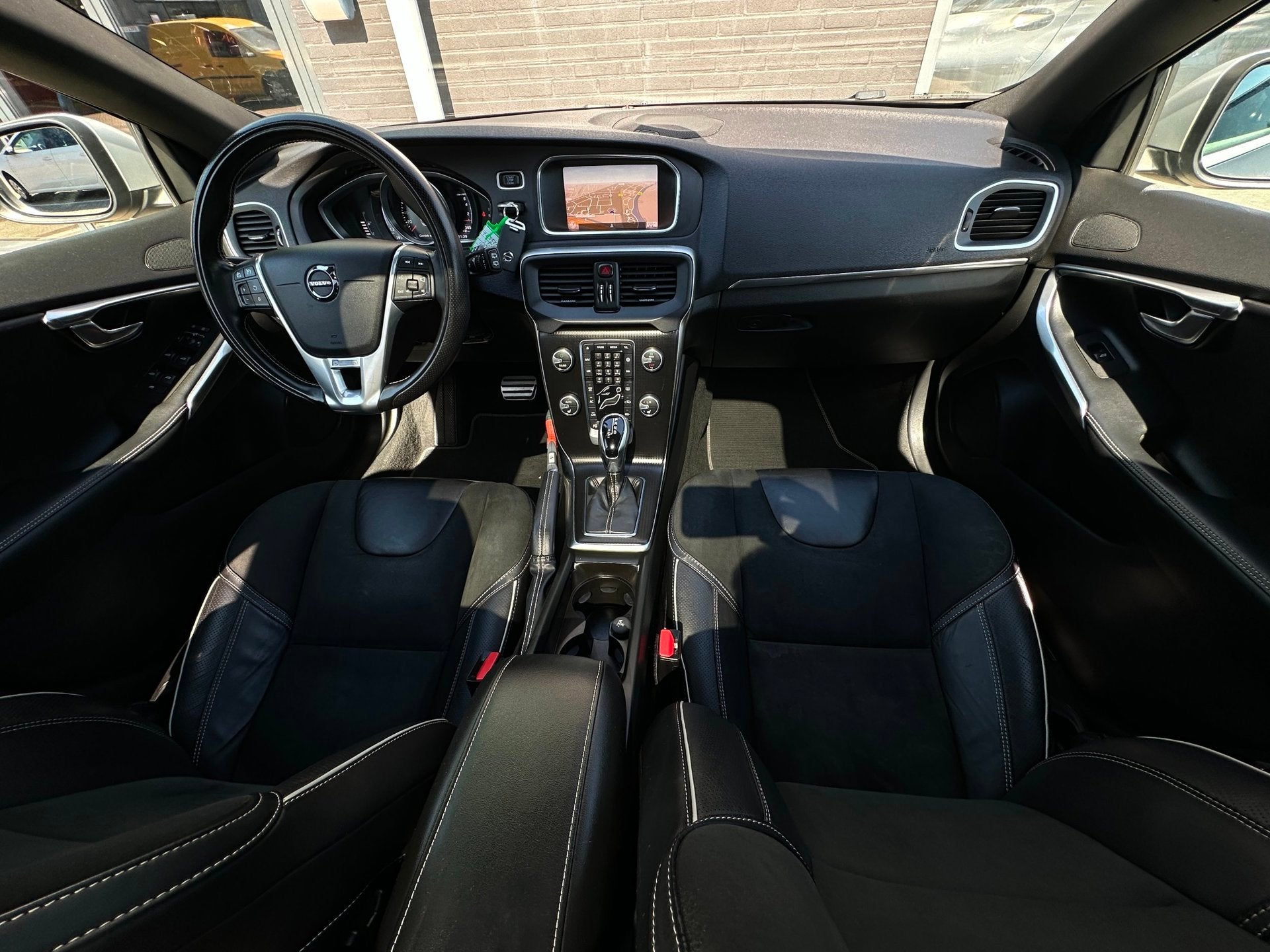 Volvo V40 1.5 T3 Polar+ Sport/1STE EIG/CAMERA/NAVI/Trekhaak/, Dealer onderhouden, Euro 6, 4 cilinders, 700 kg
