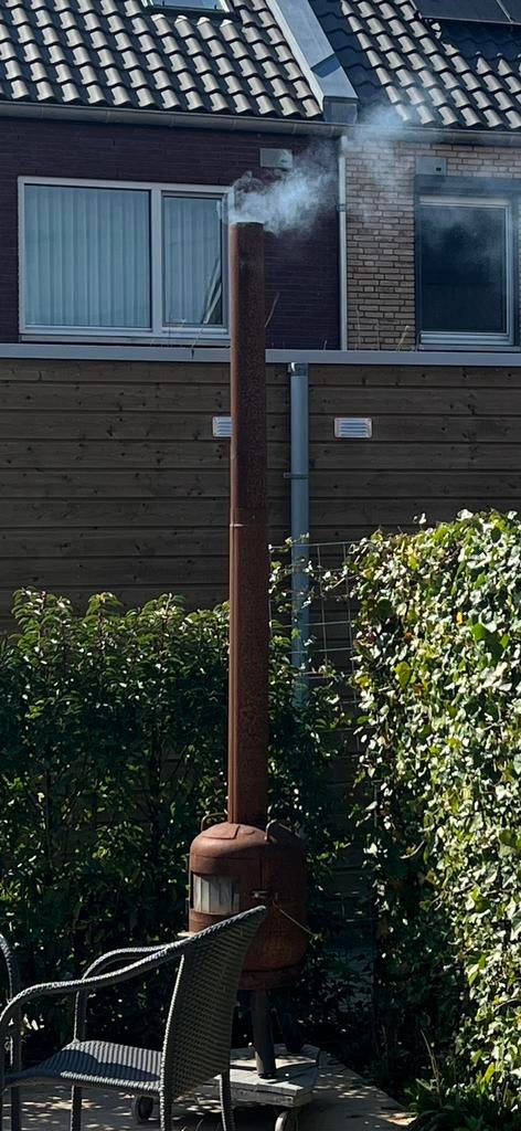 Unieke ronuste terrashaard, Ophalen, Zo goed als nieuw