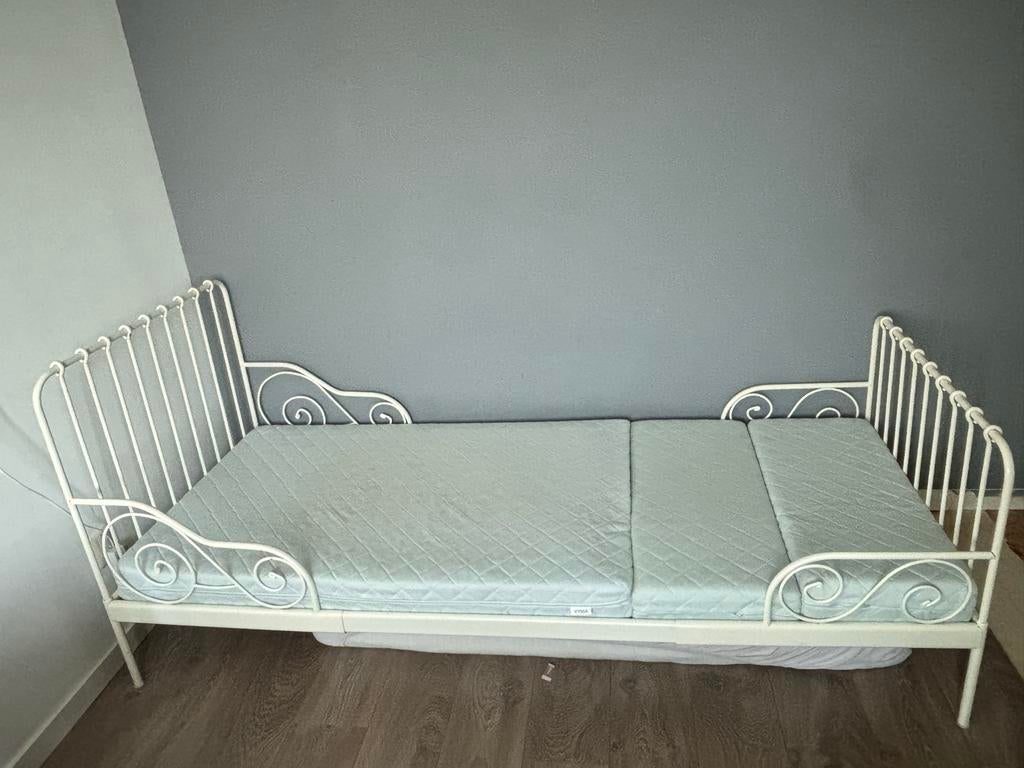 IKEA MINNEN meegroeibed wit met matras, Kinderen en Baby's, Kinderkamer | Bedden, Gebruikt, 70 tot 85 cm, Ophalen of Verzenden